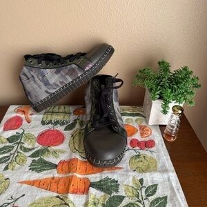 Andia Fora metallic camo sneakers size 37